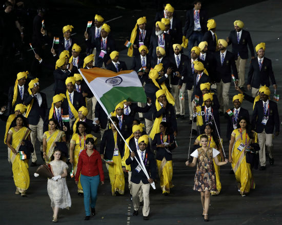 India ha hecho un homenaje a su traje tradicional en su uniforme. El resultado ha sido excepcional gracias, además, a arriesgar con el amarillo. © GTRESONLINE