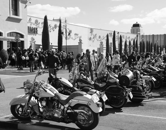 Cien Harley-Davidson se reunieron el pasado domingo en Las Rozas Village para celebrar su promoción Destination Denim. © Las Rozas Village